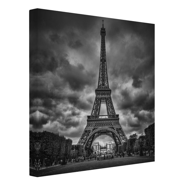 Wanddeko Schlafzimmer Eiffelturm vor Wolken schwarz-weiß