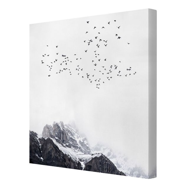Leinwandbild Vögel Vogelschwarm vor Bergen Schwarz Weiß