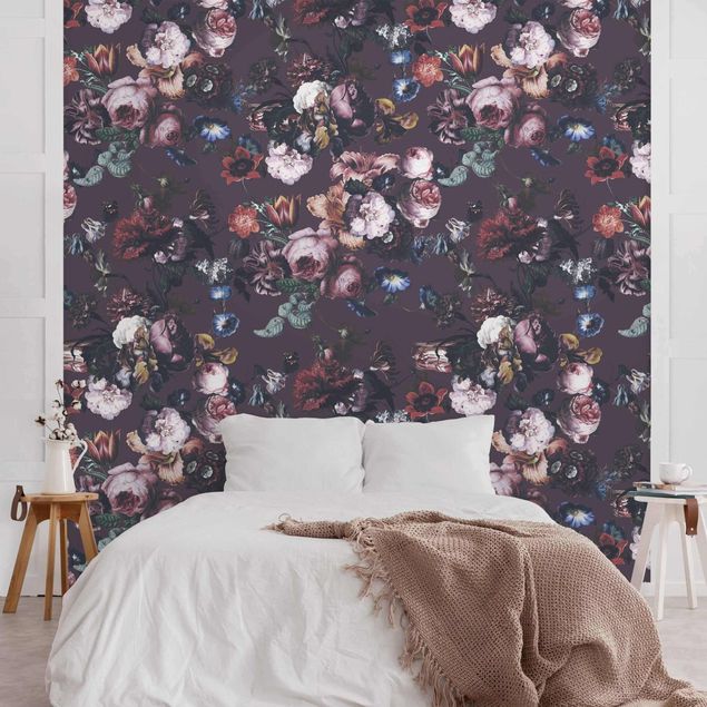 Wanddeko Schlafzimmer Altmeisterliche Blüten mit Tulpen und Rosen auf Lila