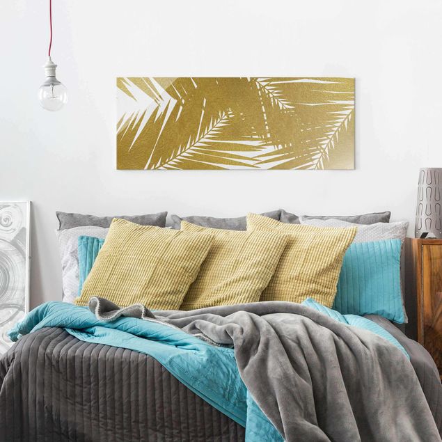 Wanddeko Flur Blick durch goldene Palmenblätter