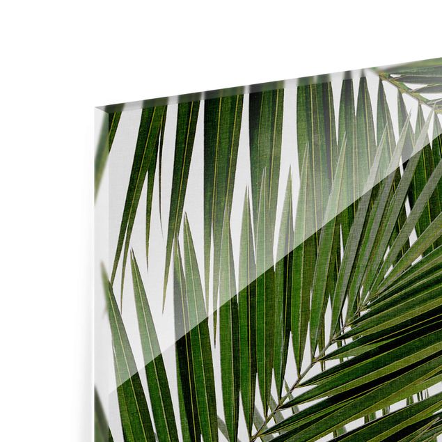 Wanddeko Treppenhaus Blick durch grüne Palmenblätter