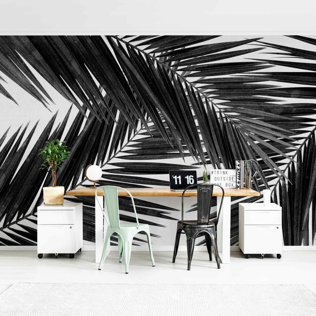 Wanddeko Schlafzimmer Blick durch Palmenblätter Schwarz-Weiß