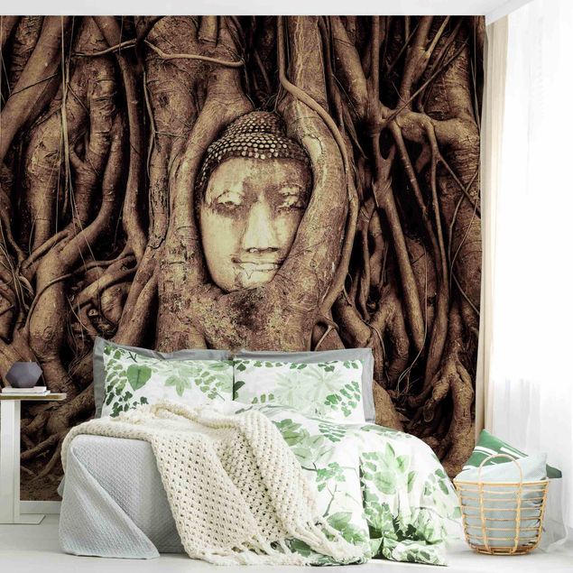 Wanddeko Schlafzimmer Buddha in Ayutthaya von Baumwurzeln gesäumt in Braun