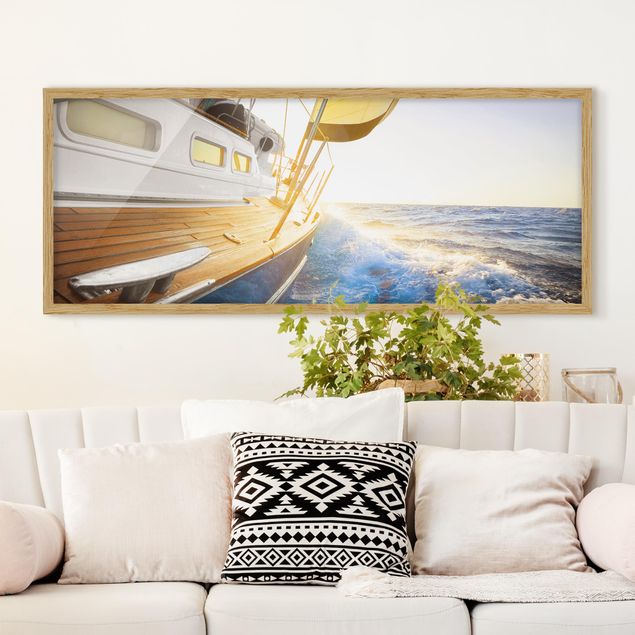 Strandbilder mit Rahmen Segelboot auf blauem Meer bei Sonnenschein