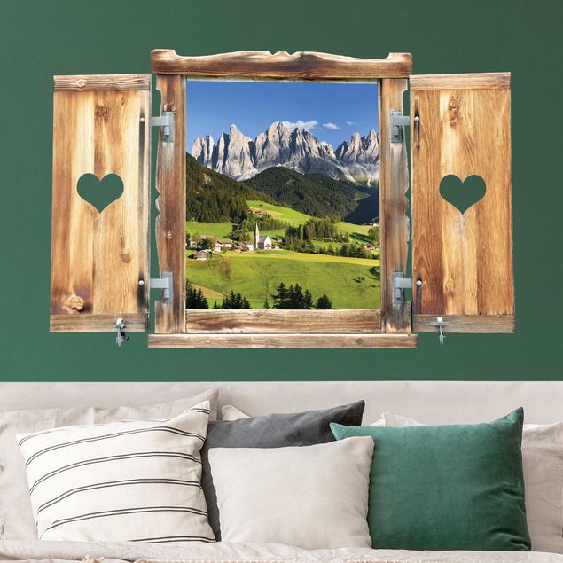 Wanddeko Küche Fenster mit Herz Geislerspitzen in Südtirol