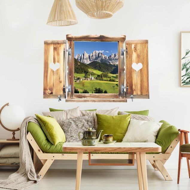 Wanddeko Wohnzimmer Fenster mit Herz Geislerspitzen in Südtirol