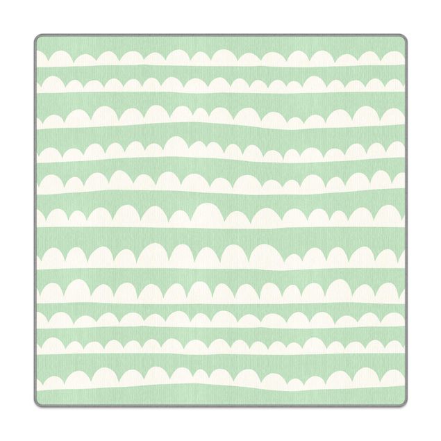 Wanddeko Jungenzimmer Gezeichnete Weiße Wolkenbänder im Grünen Himmel