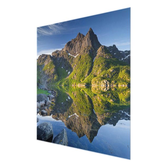 Glasbilder Berge Berglandschaft mit Wasserspiegelung in Norwegen