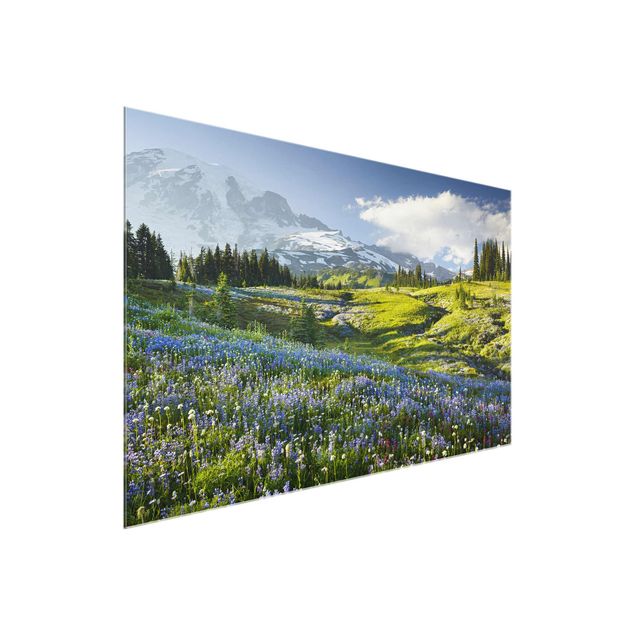 Wanddeko Esszimmer Bergwiese mit blauen Blumen vor Mt. Rainier