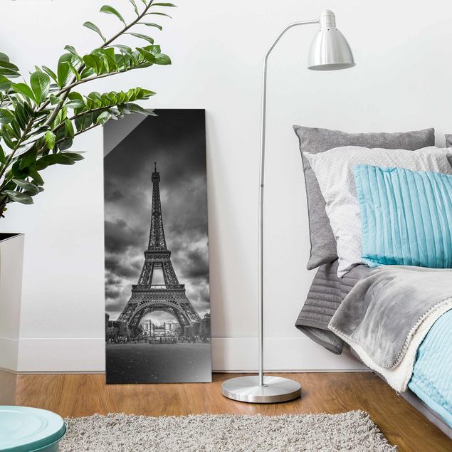 Deko Architektur Eiffelturm vor Wolken schwarz-weiß