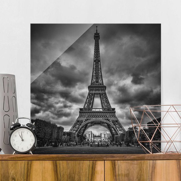 Wanddeko Architektur Eiffelturm vor Wolken schwarz-weiß