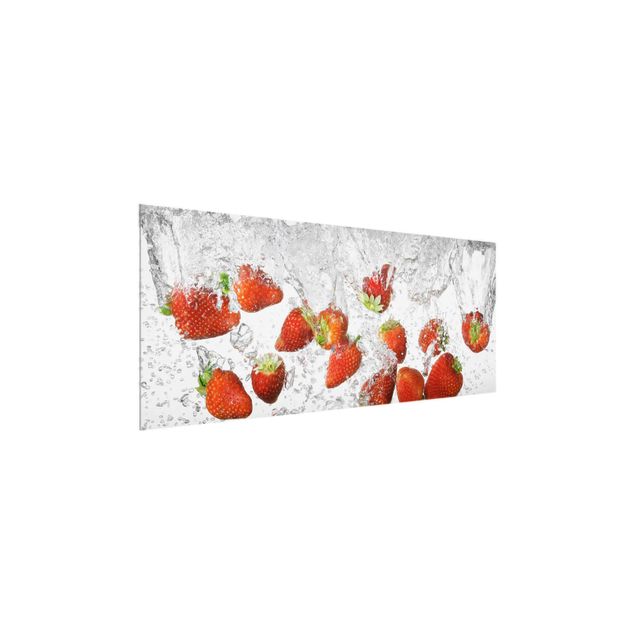 Wanddeko Büro Frische Erdbeeren im Wasser