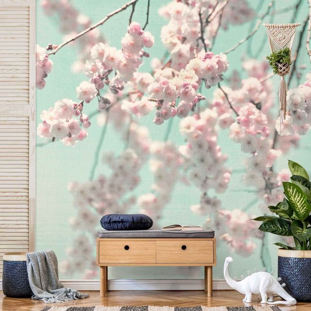 Wanddeko Wohnzimmer Kirschblütentanz auf Leinenstruktur