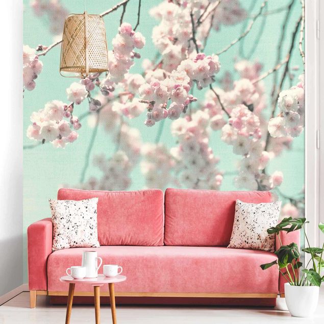 Wanddeko Schlafzimmer Kirschblütentanz auf Leinenstruktur