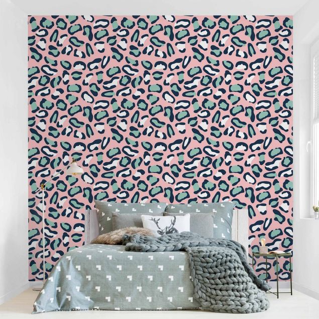 Wanddeko Wohnzimmer Leopardenmuster in Pastell Rosa und Blau