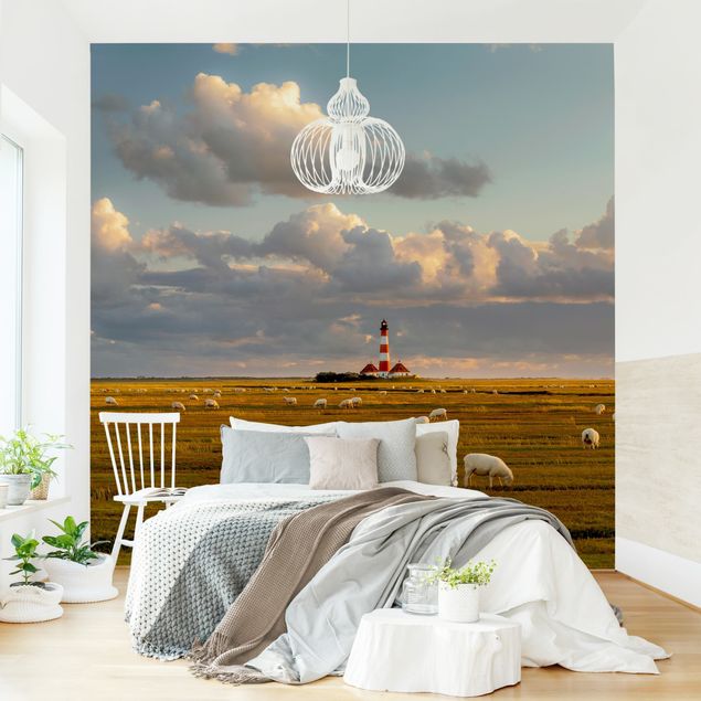 Wanddeko Wohnzimmer Nordsee Leuchtturm mit Schafsherde
