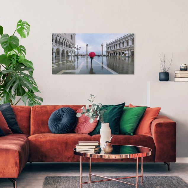 Wanddeko Wohnzimmer Roter Regenschirm in Venedig