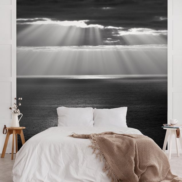 Wanddeko Esszimmer Sonnenstrahlen über dem Meer Schwarz-Weiß