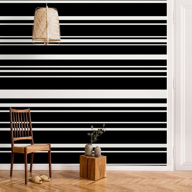 Wanddeko Wohnzimmer Streifen vor Schwarz