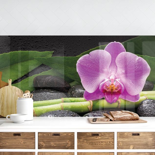 Wanddeko Küche Grüner Bambus mit Orchideenblüte