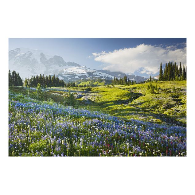 Wanddeko Flur Bergwiese mit blauen Blumen vor Mt. Rainier