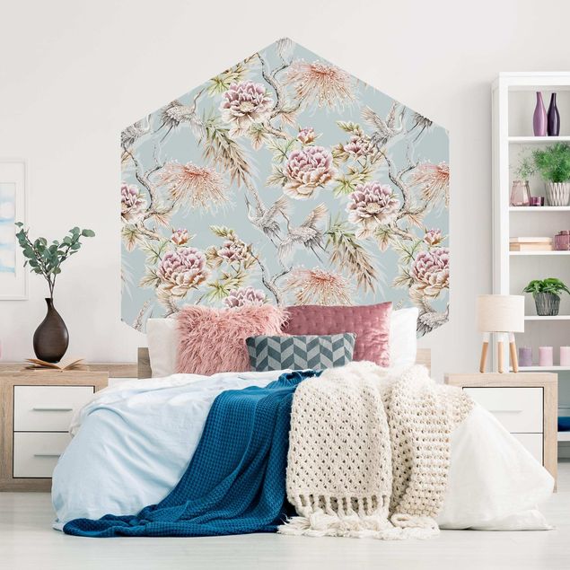 Wanddeko Schlafzimmer Aquarell Vögel mit großen Blüten vor Blau