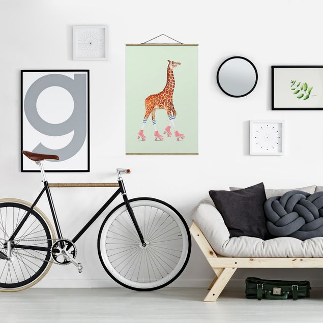 Wanddeko Wohnzimmer Giraffe mit Rollschuhen