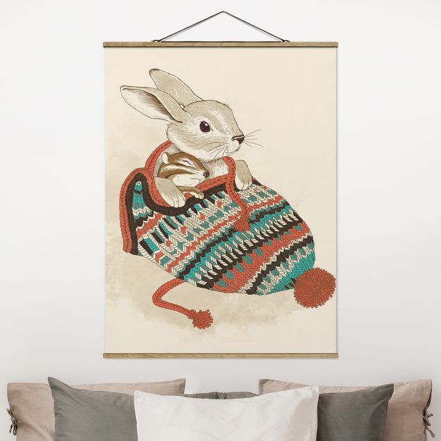 Wanddeko beige Illustration Kuschelnder Hase in Mütze
