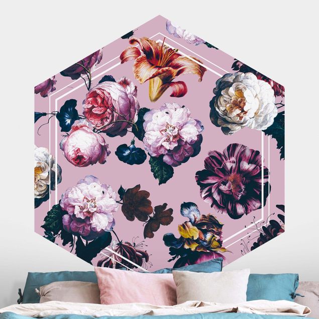 Wanddeko Schlafzimmer Barockblüten mit weißer Geometrie auf Rosa
