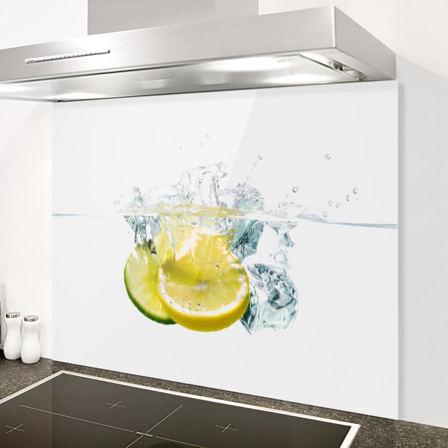 Wanddeko Küche Zitrone und Limette im Wasser
