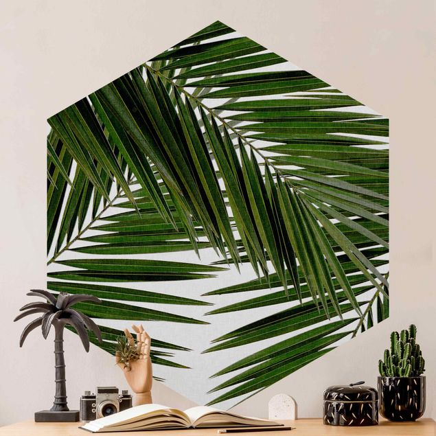 Wanddeko gold Blick durch grüne Palmenblätter