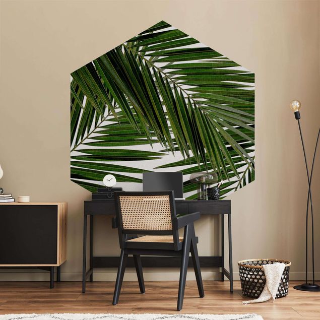 Wanddeko Flur Blick durch grüne Palmenblätter