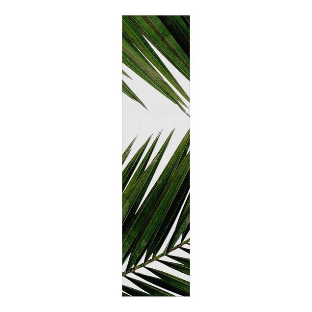 Wanddeko Schlafzimmer Blick durch grüne Palmenblätter