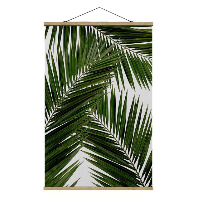 Wanddeko Esszimmer Blick durch grüne Palmenblätter
