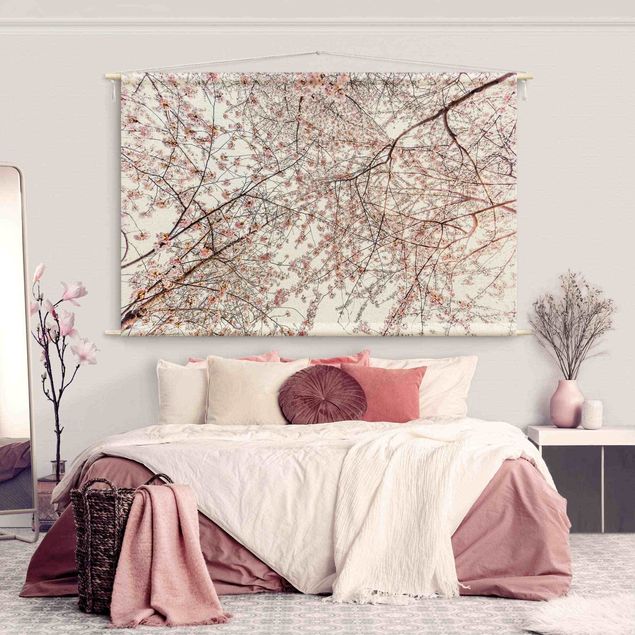 Wanddeko Schlafzimmer Blick in Kirschblütenzweige