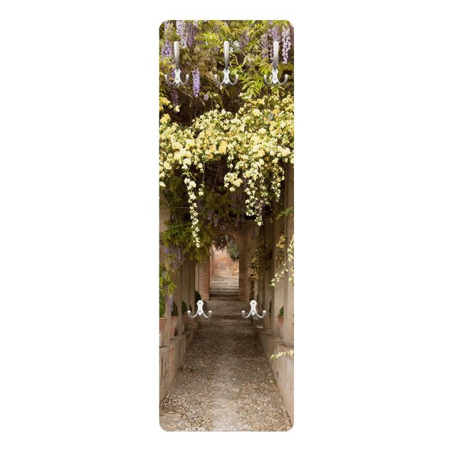 Wanddeko Treppenhaus Blumengesäumter Weg in Spanien
