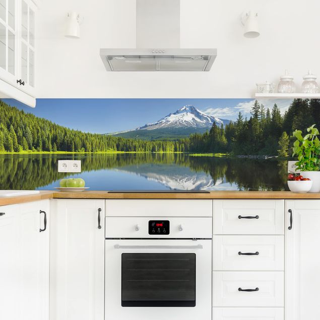 Küche Dekoration Vulkan mit Wasserspiegelung