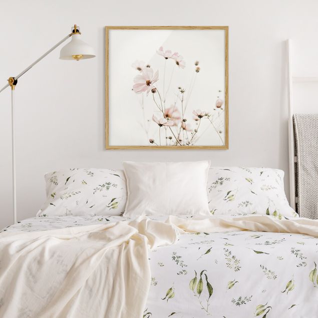 Wanddeko Schlafzimmer Cosmea in zarten Cremetönen