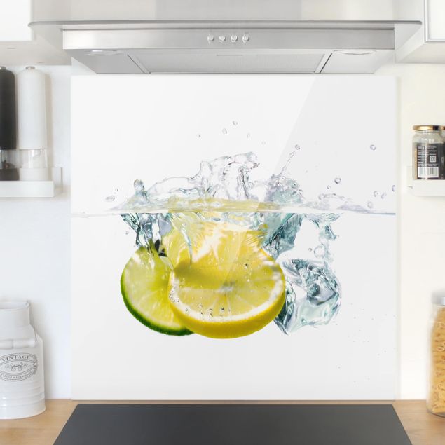 Küche Dekoration Zitrone und Limette im Wasser