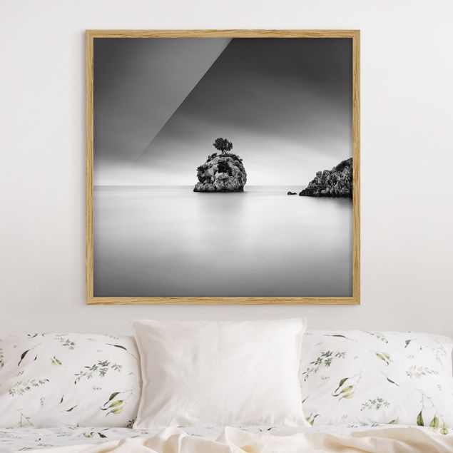 Strandbilder mit Rahmen Felseninsel im Meer Schwarz-Weiß