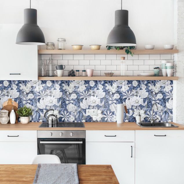 Wanddeko Küche Weiße Blumen vor Blau II