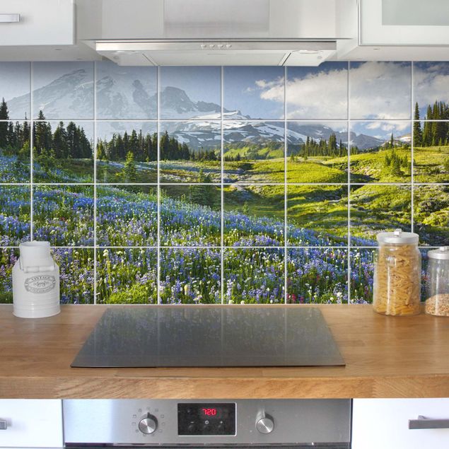 Küche Dekoration Bergwiese mit blauen Blumen vor Mt. Rainier