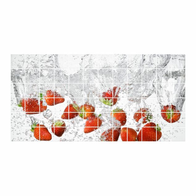 Deko Obst Frische Erdbeeren im Wasser