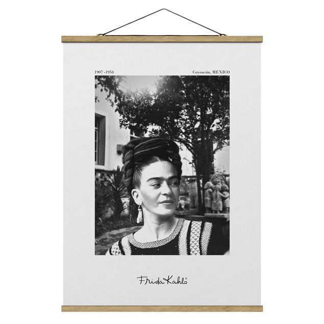 Wanddeko schwarz-weiß Frida Kahlo Foto Portrait im Garten