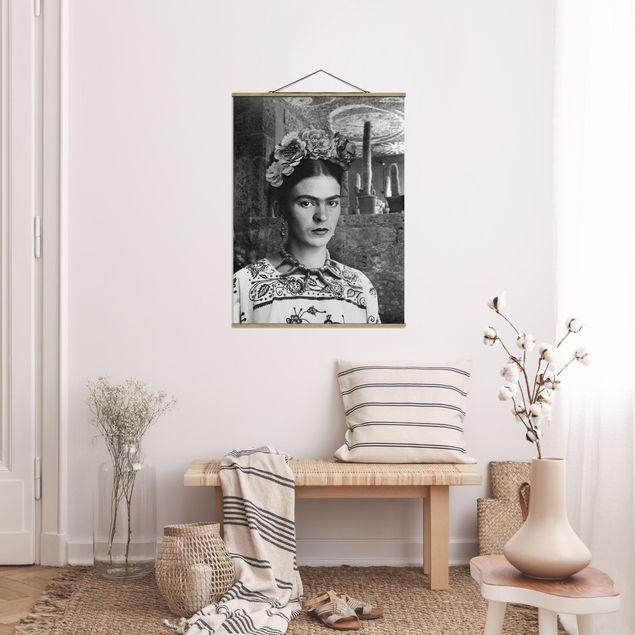 Wanddeko über Sofa Frida Kahlo Foto Portrait vor Kakteen