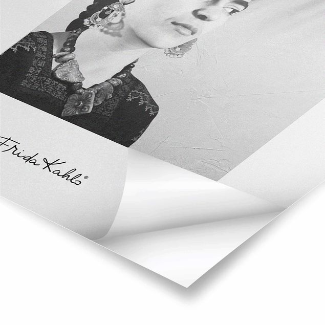Poster schwarz-weiß Fotografie Frida Kahlo Portrait mit Schmuck