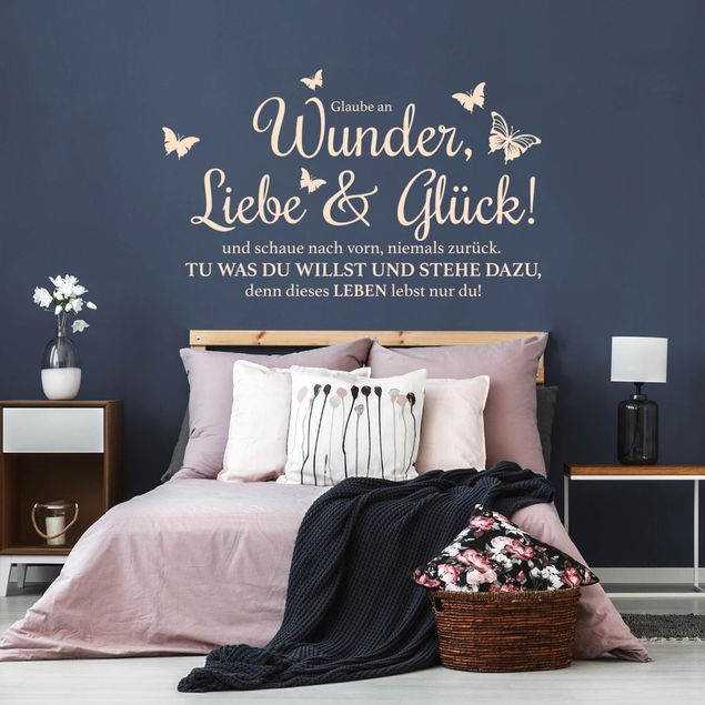 Wanddeko über Bett Liebe und Glück