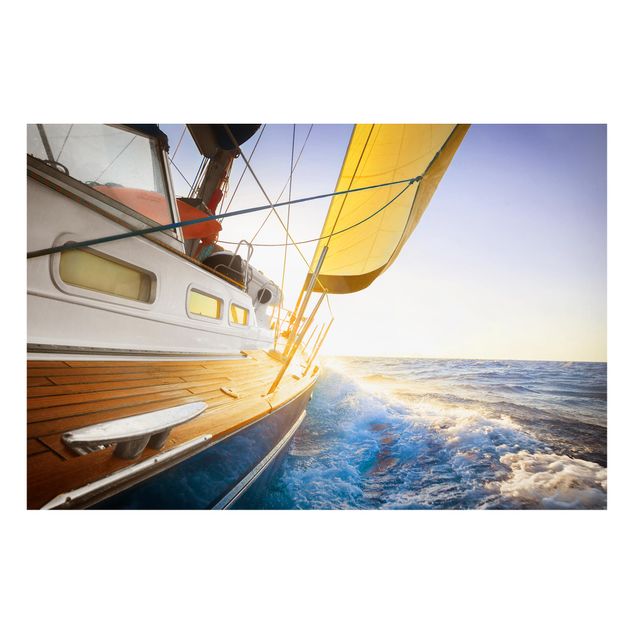 Wanddeko Flur Segelboot auf blauem Meer bei Sonnenschein