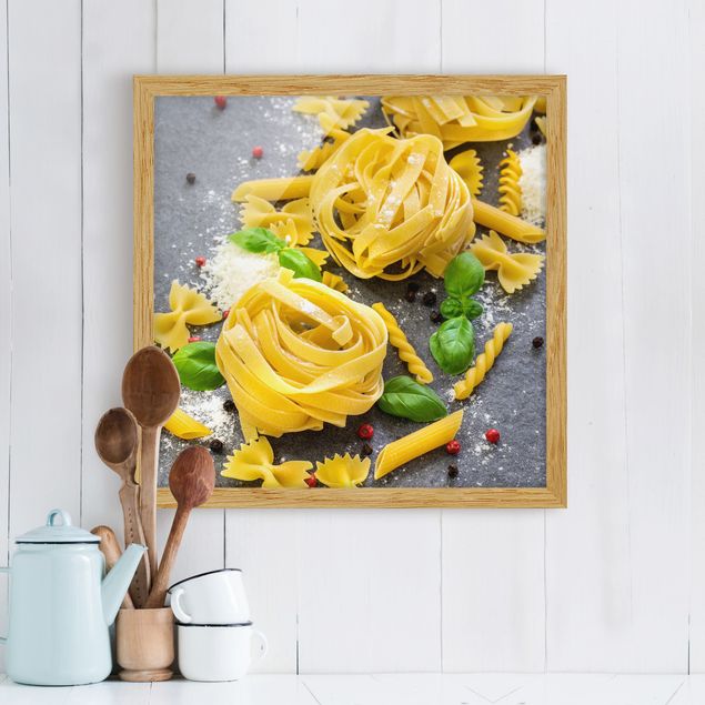 Küche Dekoration Pastamix mit Basilikum