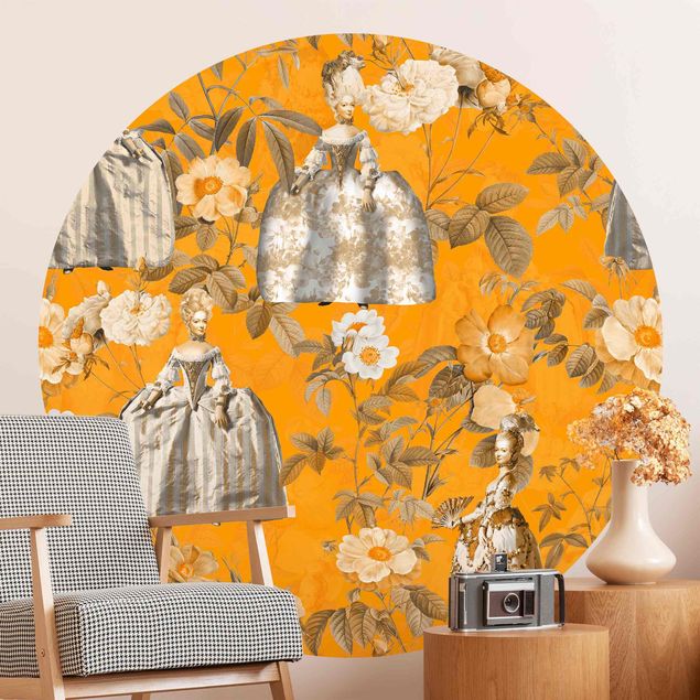 Wanddeko Schlafzimmer Pompöse Kleider im Garten auf Orange